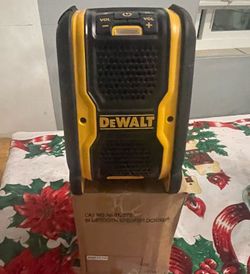 Dewalt speaker Bluetooth 20v. $50 Firm Price pick up in van nuys
