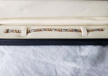 10k solid gold tennis bracelet,look at all pics for description