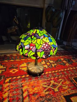 Tiffany-Style Table Lamp with Stained-Glass Grape Design