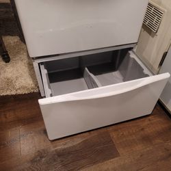 2 Washer And Dryer Pedestals 