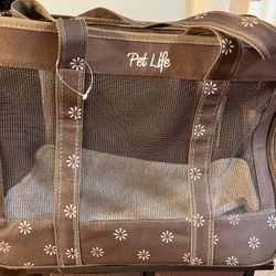 New Pet Carrier With Liners 