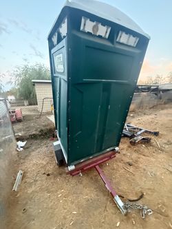 Mobile porter potty