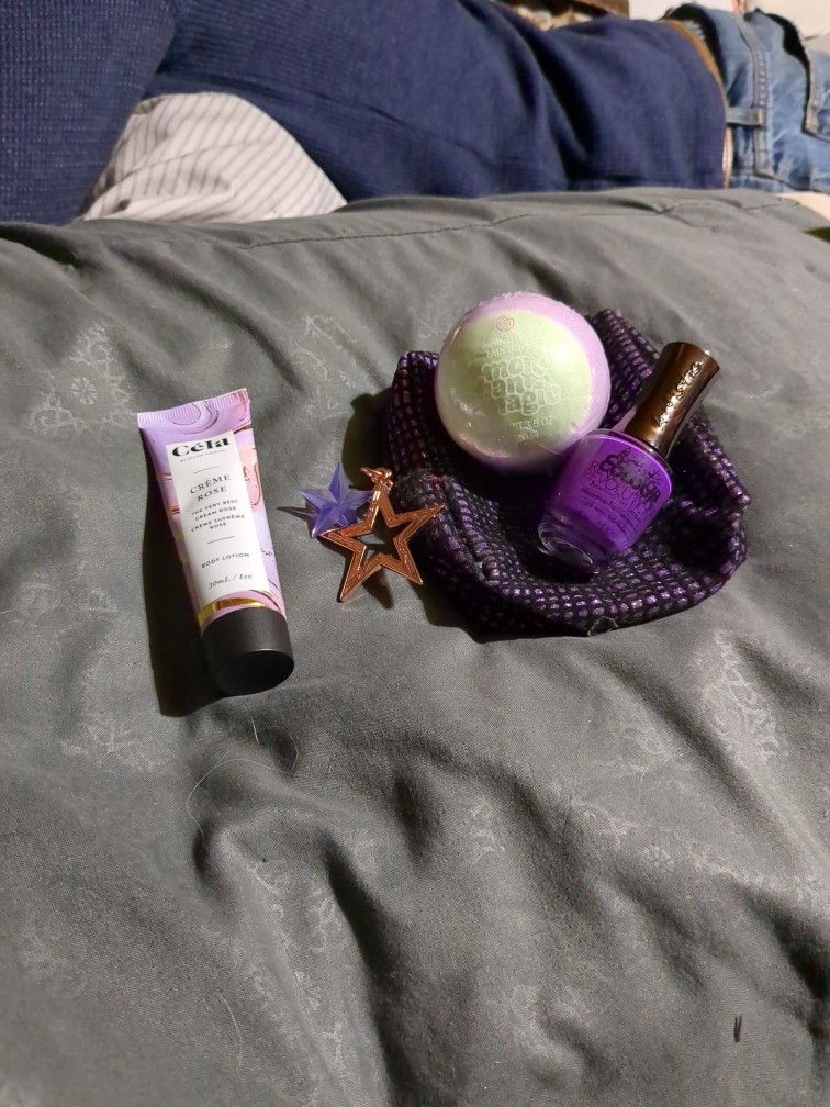 MAC makeup Pouch With Beauty Products