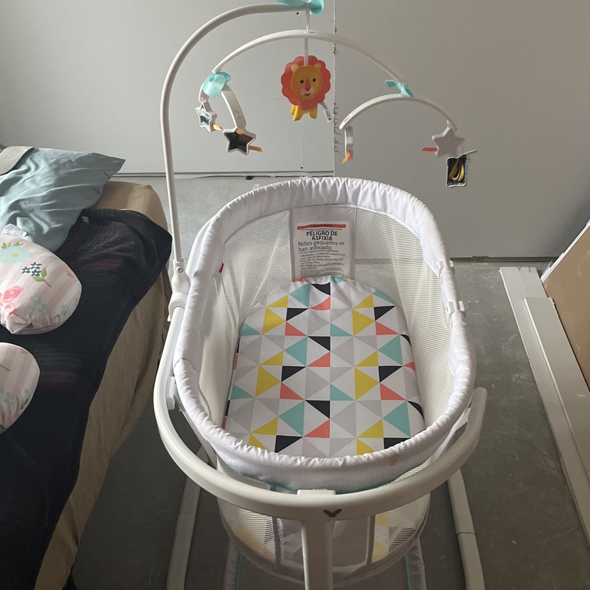 Baby Bassinet $40