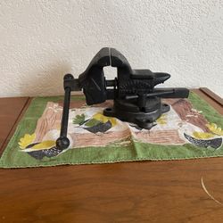 Vintage Small Cast Iron Bench Vise