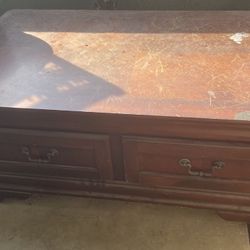 Coffee Table W Drawers. 