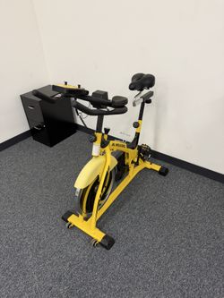 MaxKare Indoor Cycling Spin Bike, Yellow, Used