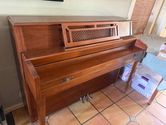 MUST SELL TODAY! 1992 YAMAHA M304 UPRIGHT PIANO! FREE DELIVERY!