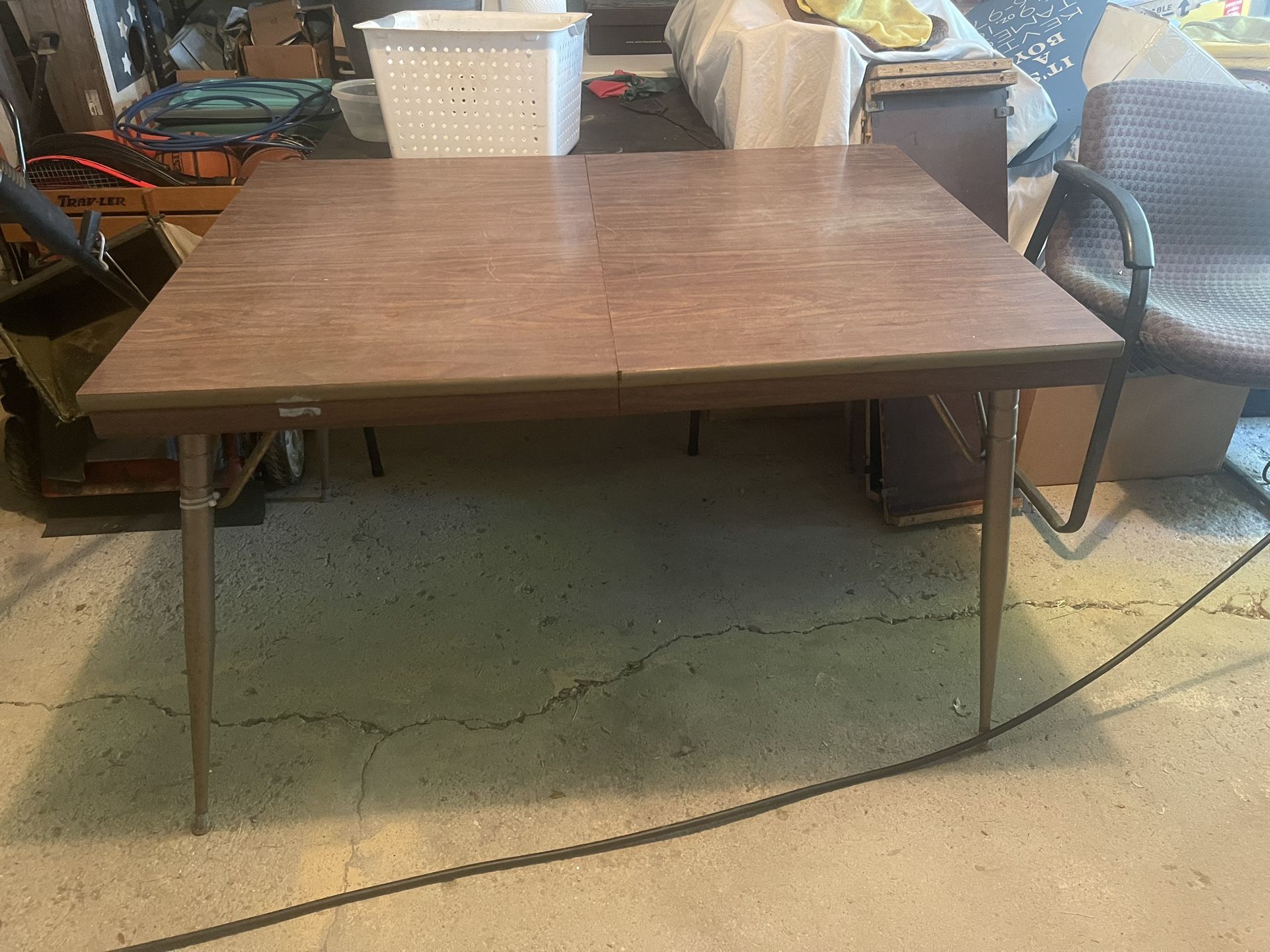 Vintage Formica Table With 2 Leaves