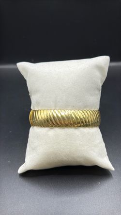 Bangle bracelet