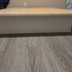 White wooden bedframe Twin/Twin XL