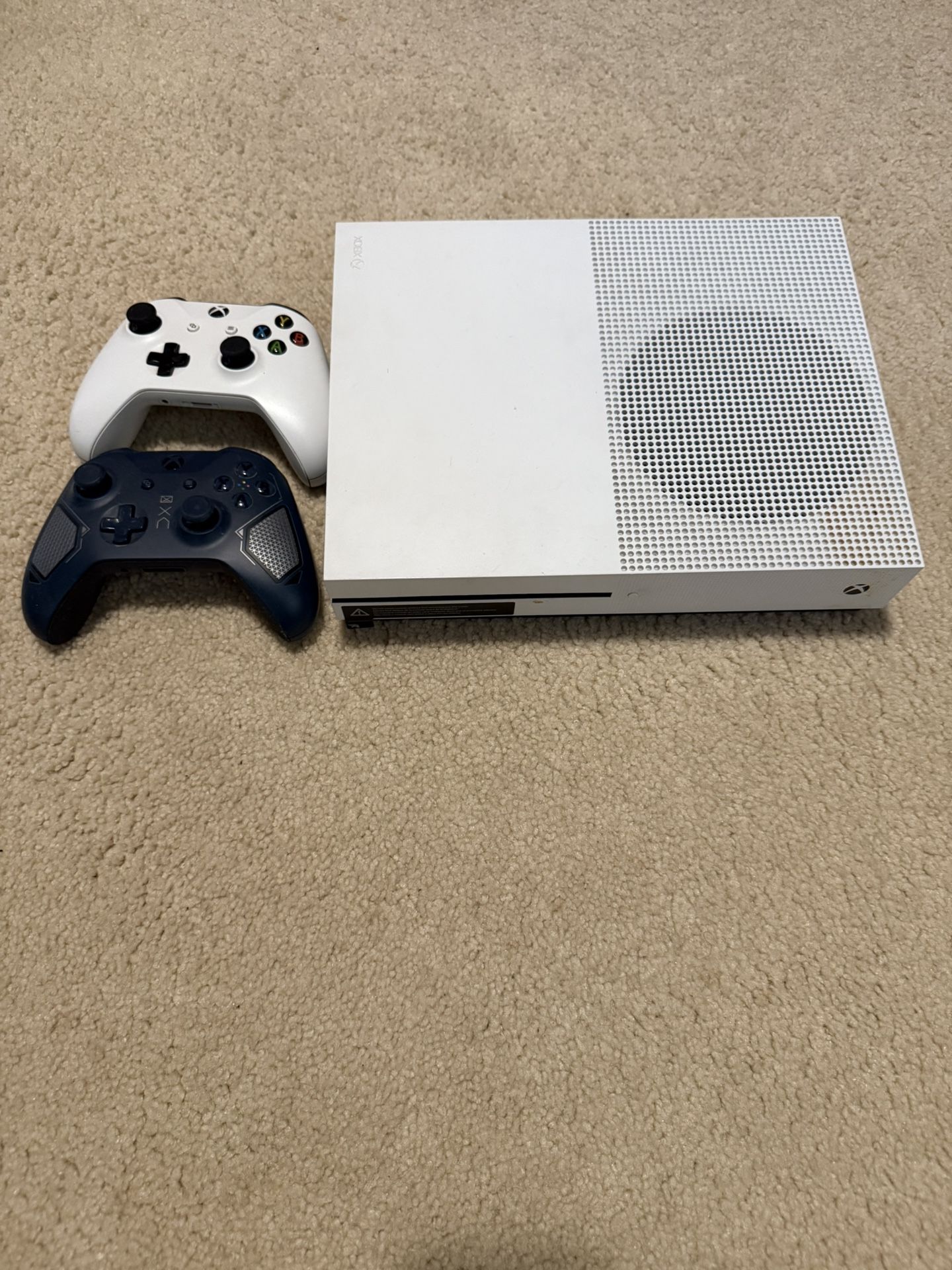 Xbox One console + 2 Wireless Controllers