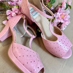 Never Worn Pink Bettie Page Heels Size 9