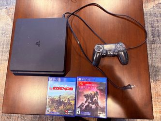 PS4 console with 2 games