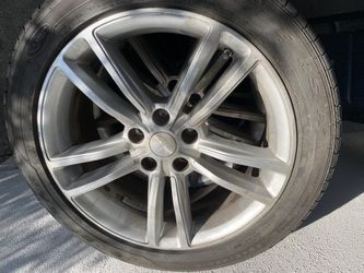 Tesla s Model Tire And Rim P245/45R19