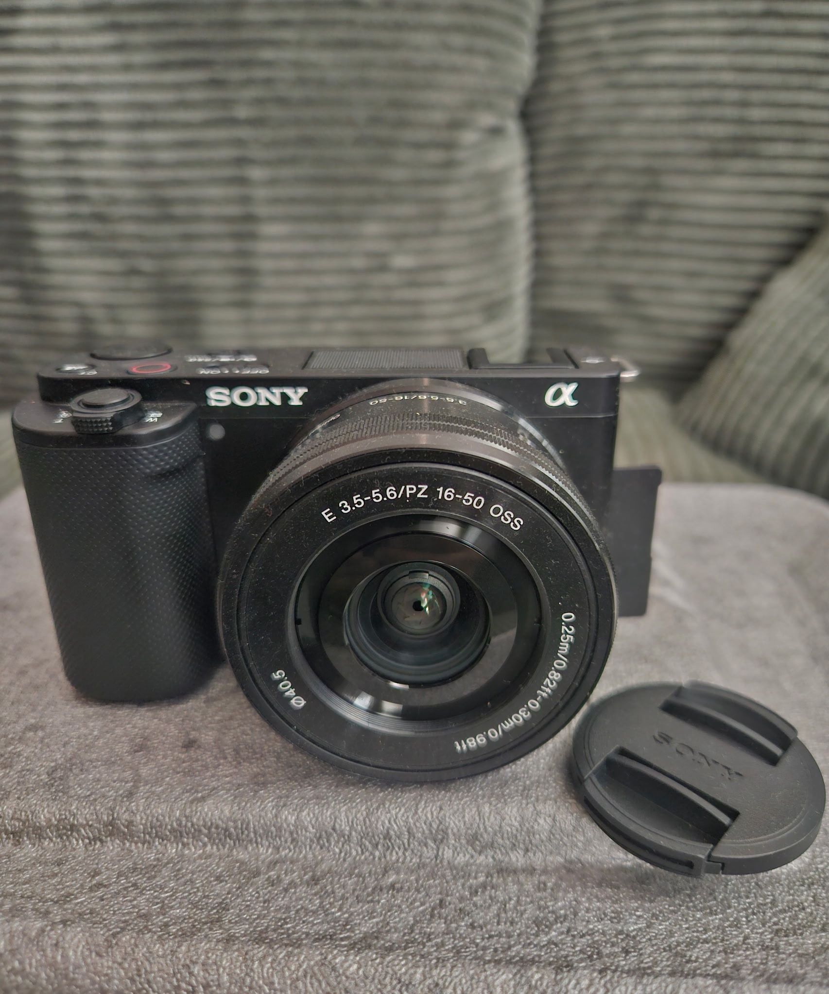 Sony Alpha ZV-E10 (Like New) with Sigma Lens & Battery