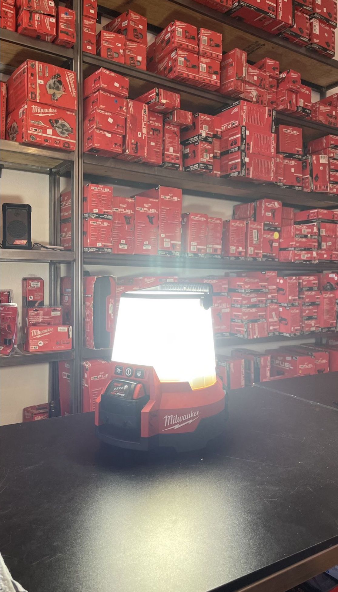 MILWAUKEE M18 18-Volt Lithium-Ion Cordless 4400-Lumen RADIUS LED Compact Site  Light (Tool-Only) 2145-20 for Sale in Las Vegas, NV OfferUp