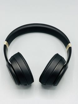 Beats Solo4 Wireless Headphones Black And Gold 