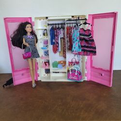 Barbie Fashionista Ultimate With Doll And Accessories