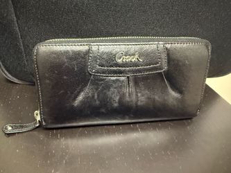 Woman's Coach Wallet Black