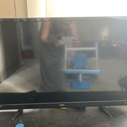 2 Smart TVs 