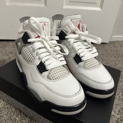 Jordan 4’s White Cement Size 9