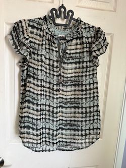 Anne Klein Flutter Sleeve Split Neck Printed Blouse size S