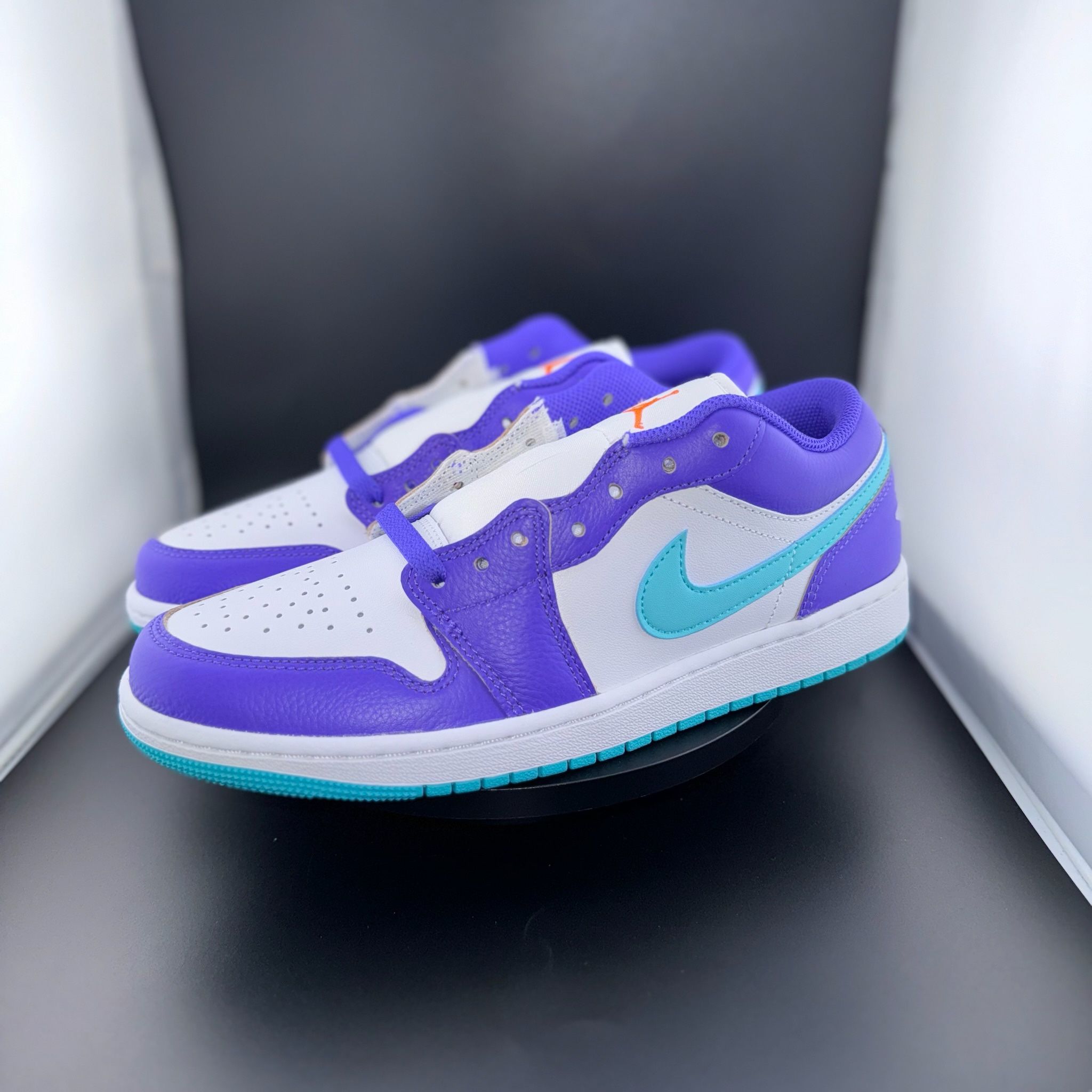 Jordan 1 Low SE Psychic Purple Hyper Jade Sz 8