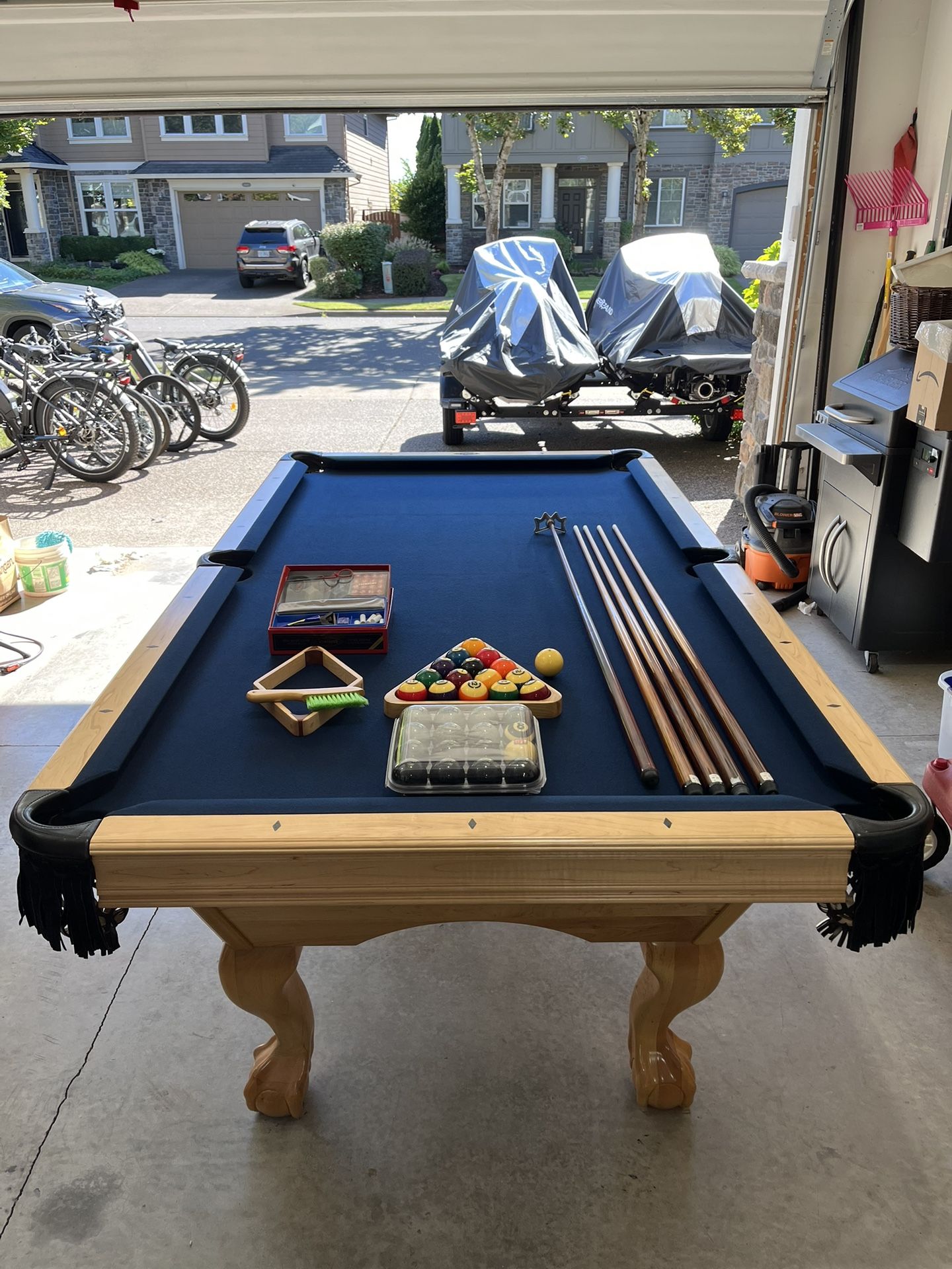 8’ Brunswick Pool Table (Like New)