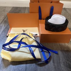 Louis Vuitton belt (Black Buckle)