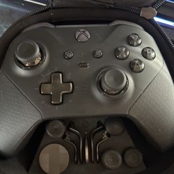 Xbox Elite V2 Controller (with Case And Accessories))