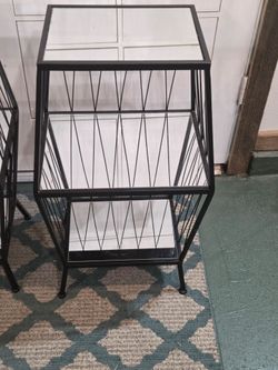 Geometric metal./ mirrored side table