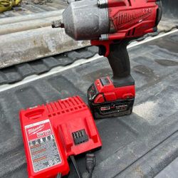 Milwaukee Impact Gun M18 WITH BATTERY And CHARGER--- Pistols De Impacto Milwaukee Con Cargador Y Bateria