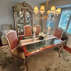 Elegant French Style Dining Room Table and 6 Chairs 