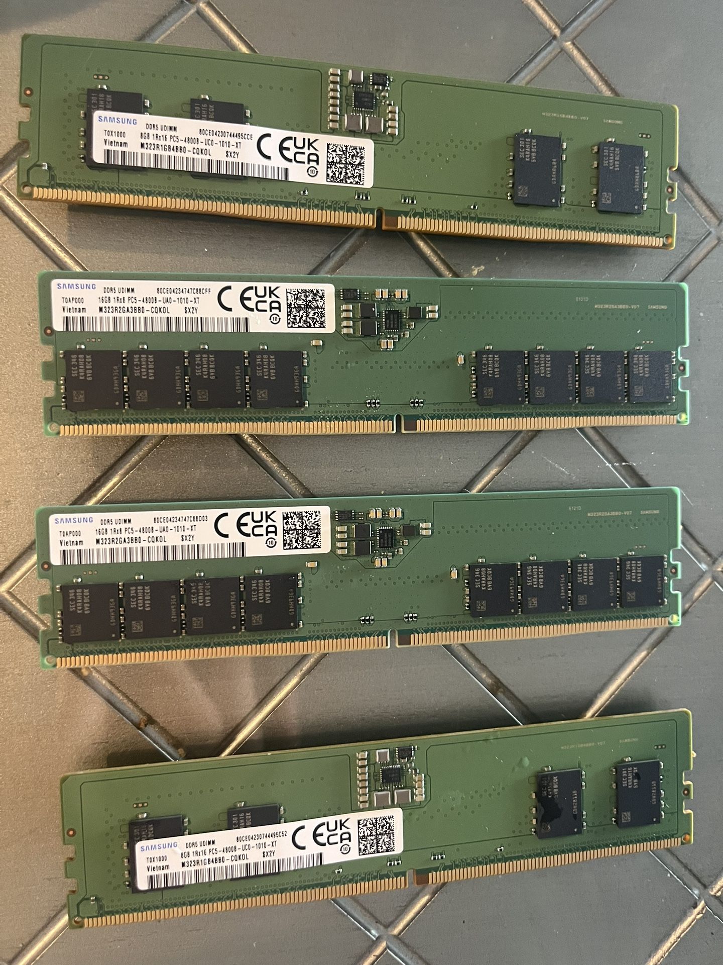 DDR5 RAM sticks