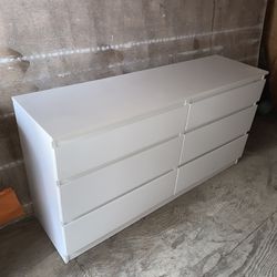 White Dresser With 2 Led Light Up Night Stands