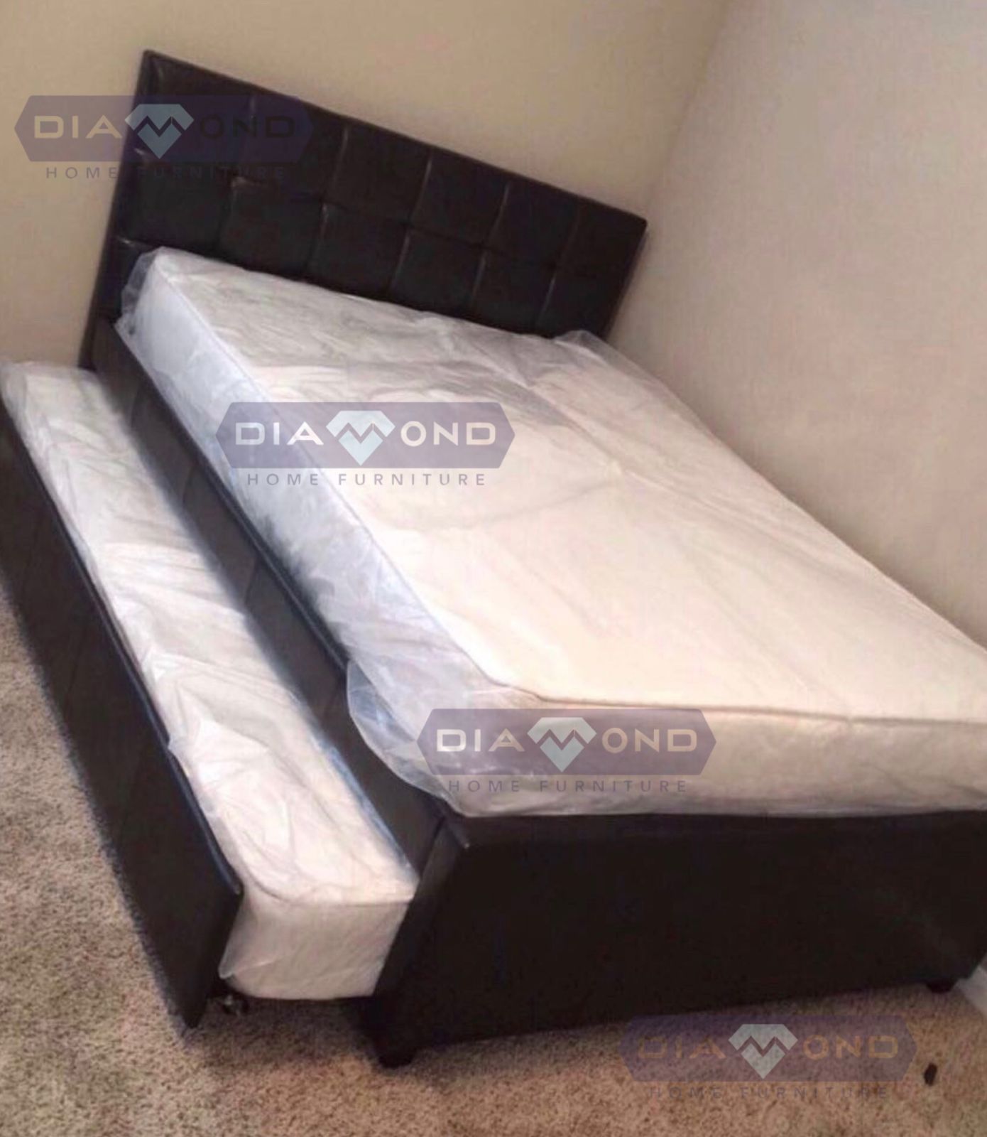 FULL / TWIN TRUNDLE BED W/ MATTRESS 