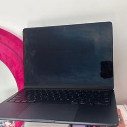 Mac Book Air 2022 (No charger)