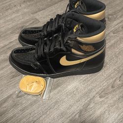 Jordan 1 Retro High OG - Black Metallic Gold