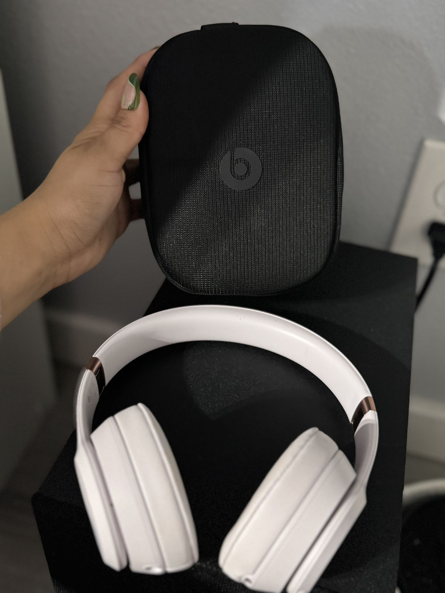 Beats Solo 4 Bluetooth Wireless Cloud Pink