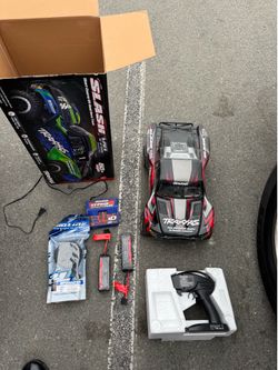 Traxxas Slash VXL 4x4 Brushless RC Truck – 3 Batteries, Charger & Extras – RTR