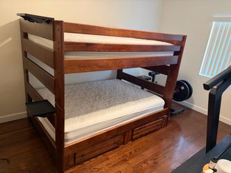 Bedroom set - Bunkbed (full mattress size) with single mattress, dresser, desk and desk chair