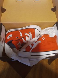 Converse size 7