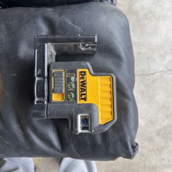 Dewalt 12V MAX Lithium-Ion 100 ft. Green Self-Leveling 5-Spot and Cross Line Laser Level