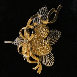 Beautiful Gold And Silver Vintage Brooch /pendant With Rhinestone In The Center(2007 Fl)