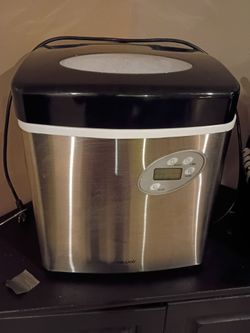 a NewAir 50-lb. Portable Countertop Ice Maker (