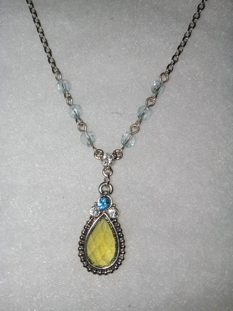 Woman's Beautiful Silver Tone Necklace
