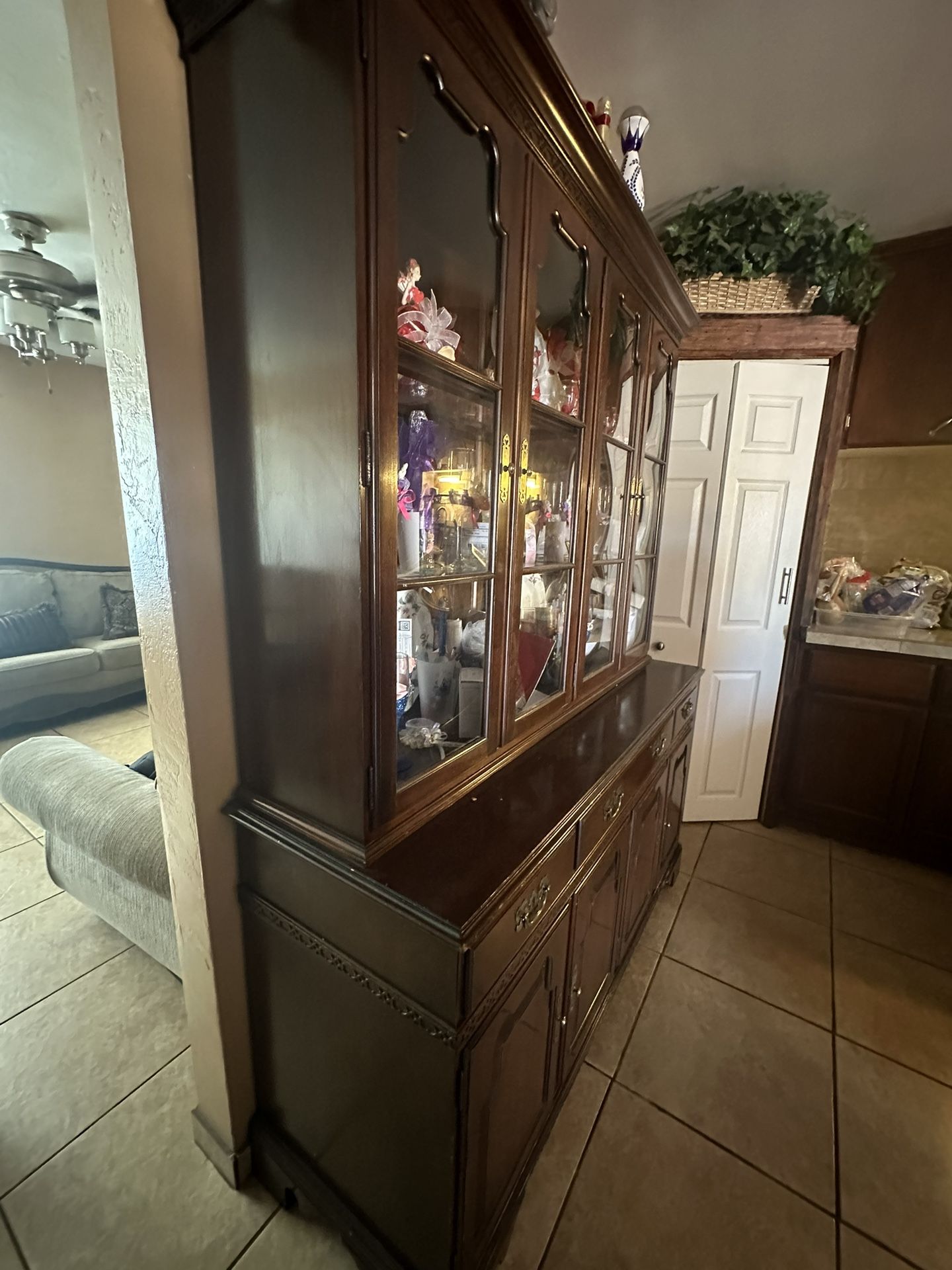 1980s China Cabinet