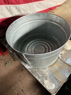 Metal tub container like new best offer