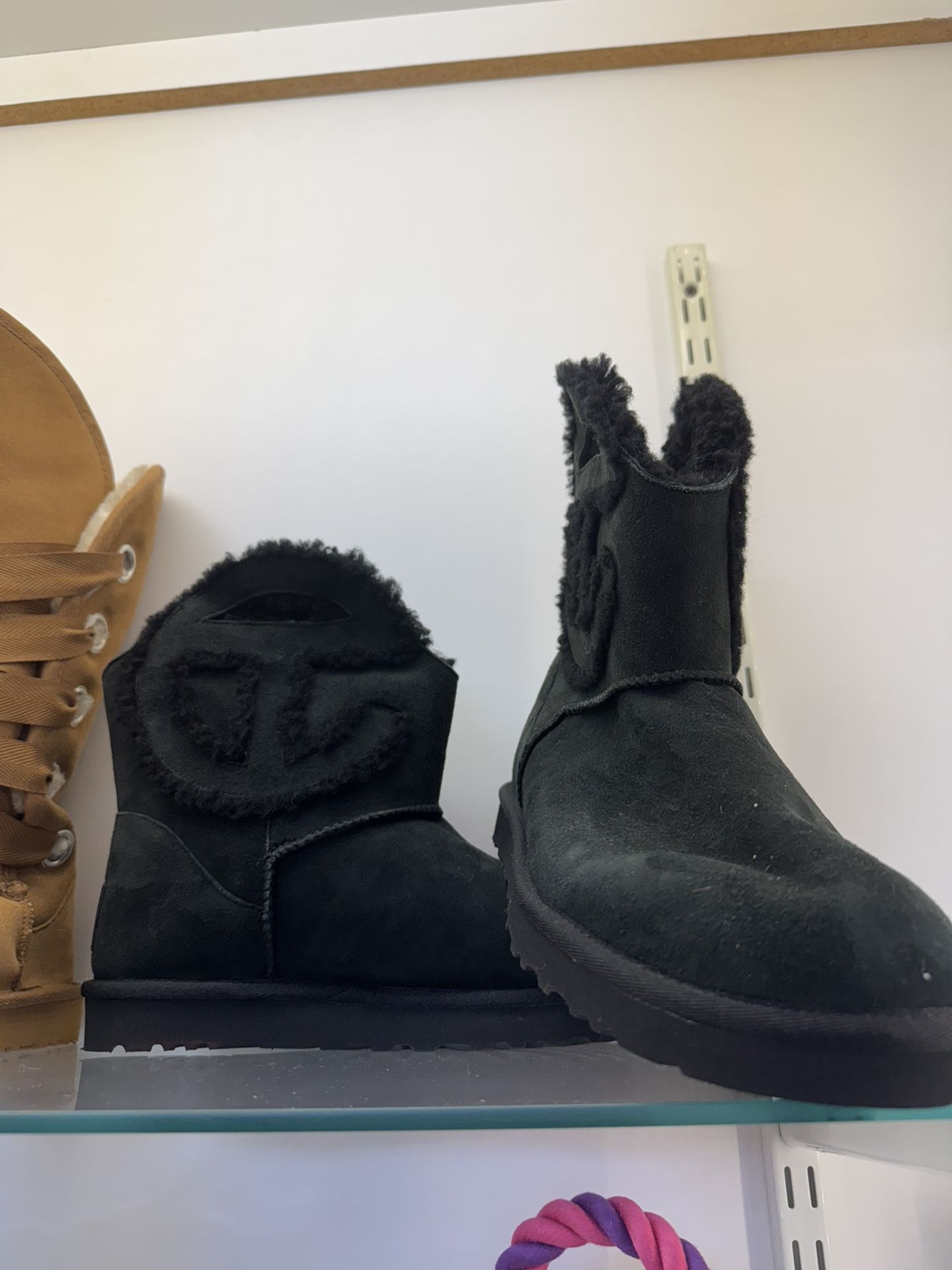 Men’s Uggs Size 11